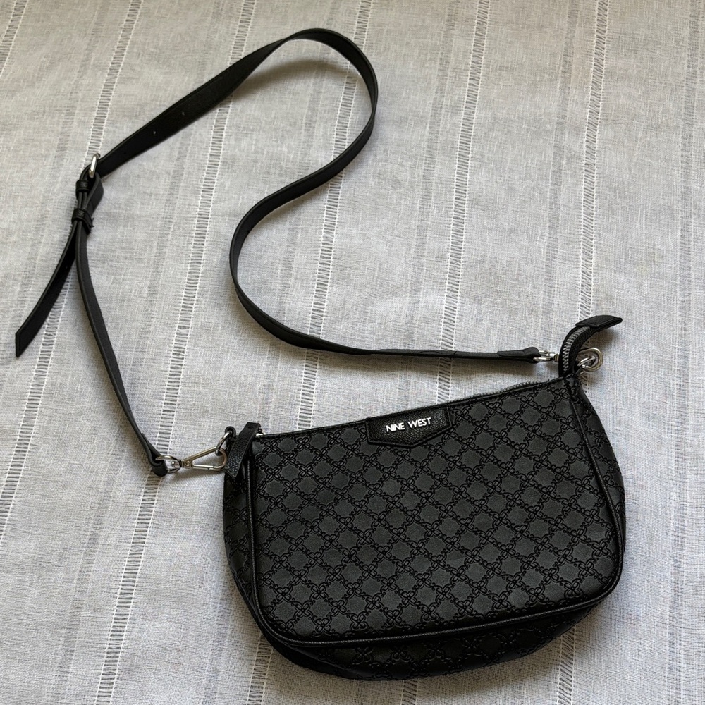 Nine West NWOT Crossbody Bag in a black Garner print. - Picture 5 of 12